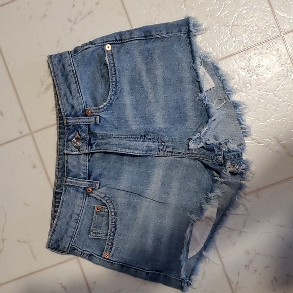 H & M Denim Shorts - Picture 1 of 4